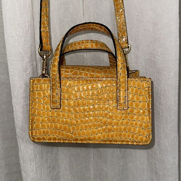 Marge Sherwood Gold Pebbled Croc Print Accordion Mini Handled Purse - Picture 7 of 16